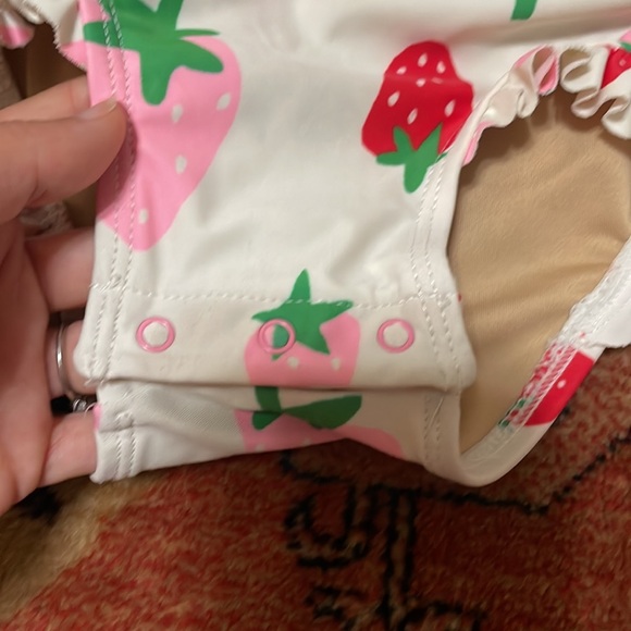 Old Navy Strawberry and Orange Girls Swimsuits Rashguards 18-24m - Picture 4 of 9